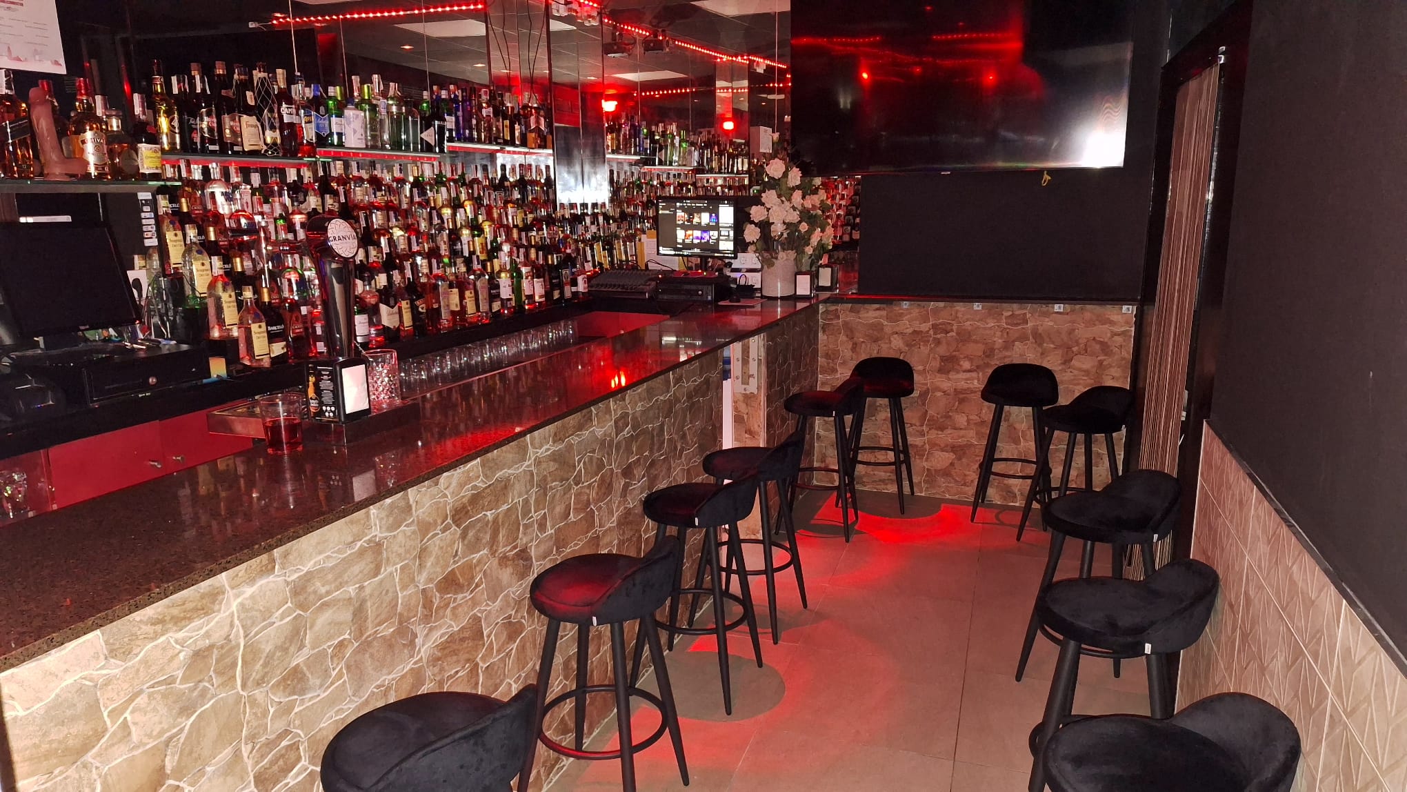 Barra principal HADES Club